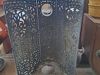 Lot 43 - antieke franse art nouveau haardkachel in gietijzer - decora - afbeelding 2 van  2