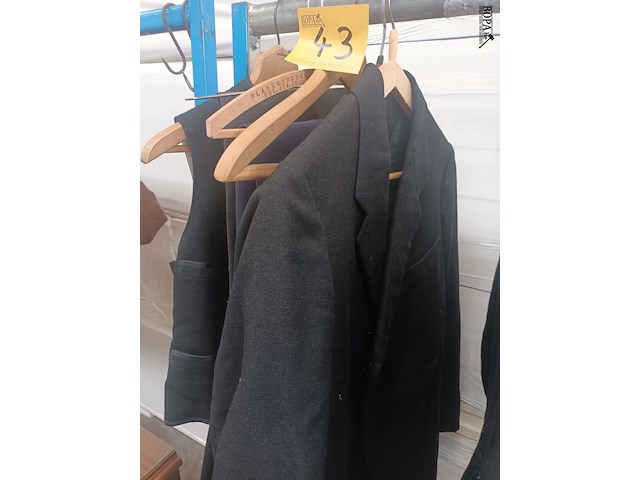 Lot 43 - antieke kledij. 7 stuks - afbeelding 2 van  4