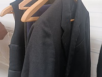 Lot 43 - antieke kledij. 7 stuks - afbeelding 2 van  4