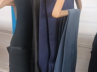 Lot 43 - antieke kledij. 7 stuks - afbeelding 3 van  4