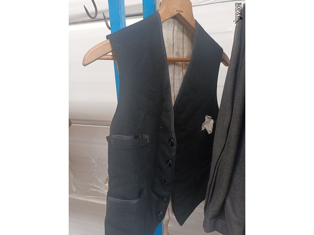 Lot 43 - antieke kledij. 7 stuks - afbeelding 4 van  4