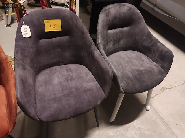 Lot 43 - armstoel turner. 2 stuks - afbeelding 1 van  5