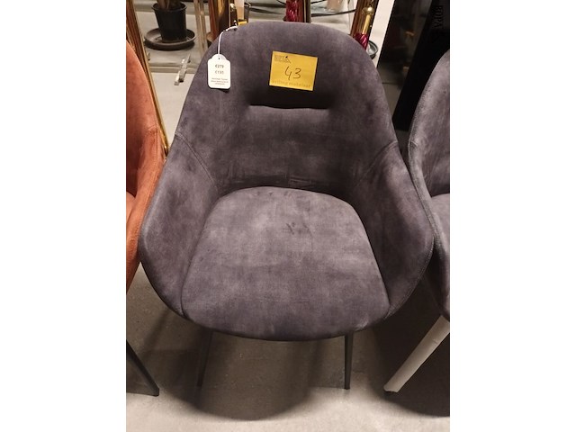 Lot 43 - armstoel turner. 2 stuks - afbeelding 2 van  5