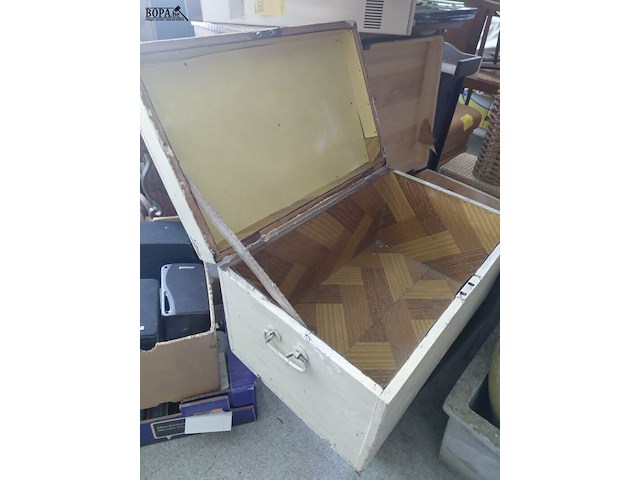 Lot 43 - beige houten kist - afbeelding 3 van  3
