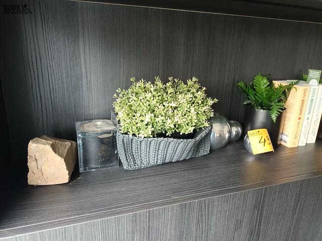 Lot 43 - decoratie en bedrukte kledij - afbeelding 2 van  5