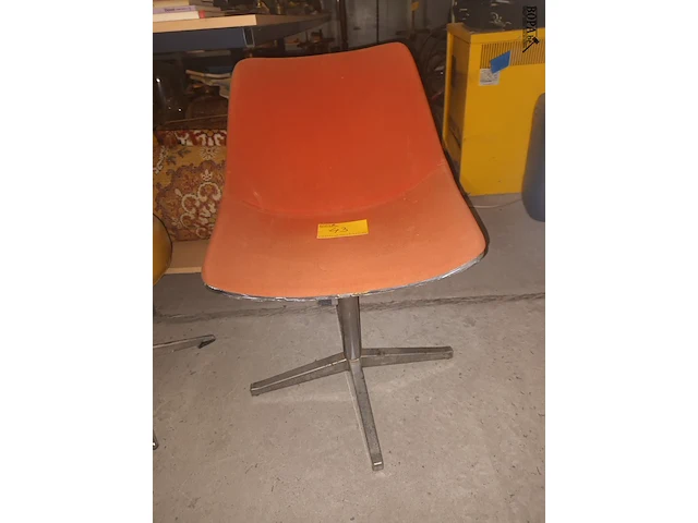 Lot 43 - design draaistoel l202 - afbeelding 1 van  4