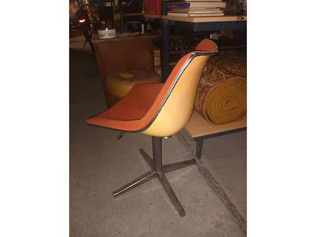Lot 43 - design draaistoel l202 - afbeelding 2 van  4