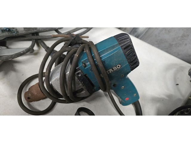 Lot 43 - haakse slijper bosch en boormachine metabo - afbeelding 3 van  3