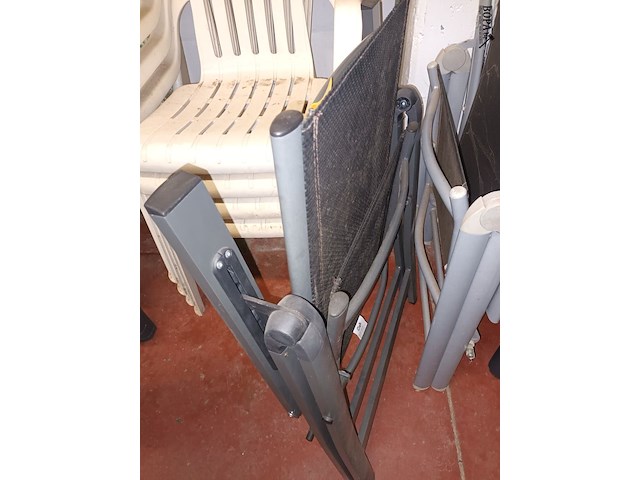 Lot 43 - inklapbare tuinstoel. 2 stuks - afbeelding 3 van  4