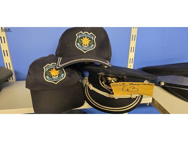 Lot 43 - kaapverdië 3 stuks - afbeelding 1 van  4