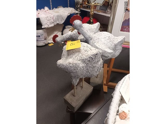 Lot 43 - kippen in papier-maché. 3 stuks - afbeelding 2 van  4