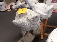 Lot 43 - kippen in papier-maché. 3 stuks - afbeelding 2 van  4