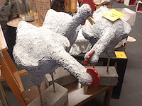 Lot 43 - kippen in papier-maché. 3 stuks - afbeelding 3 van  4