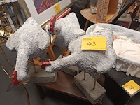Lot 43 - kippen in papier-maché. 3 stuks - afbeelding 4 van  4