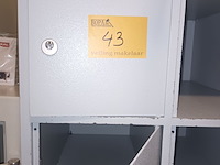 Lot 43 - lockerkast met vakjes - afbeelding 4 van  4