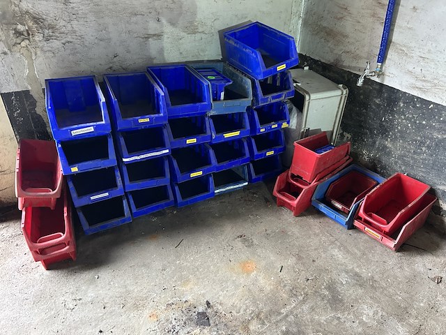 Lot 43 - lot sorteerbakjes (+/- 30st) - afbeelding 1 van  1