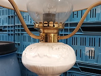 Lot 43 - luster met opaline kap - afbeelding 2 van  4