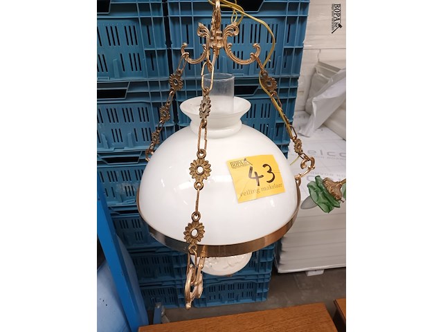 Lot 43 - luster met opaline kap - afbeelding 3 van  4
