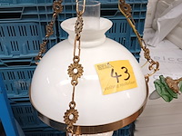 Lot 43 - luster met opaline kap - afbeelding 3 van  4