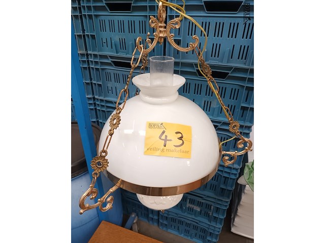 Lot 43 - luster met opaline kap - afbeelding 4 van  4