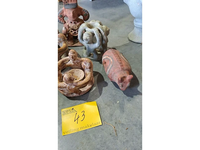 Lot 43 - mexicaanse beelden aardewerk - 12 stuks - afbeelding 3 van  5