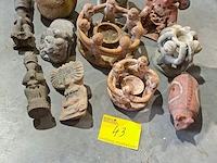 Lot 43 - mexicaanse beelden aardewerk - 12 stuks - afbeelding 5 van  5