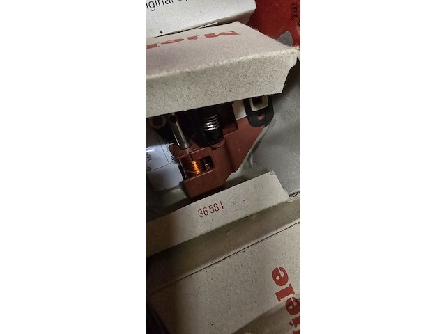 Lot 43 - miele diverse onderdelen - afbeelding 4 van  7