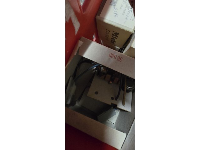 Lot 43 - miele diverse onderdelen - afbeelding 5 van  7