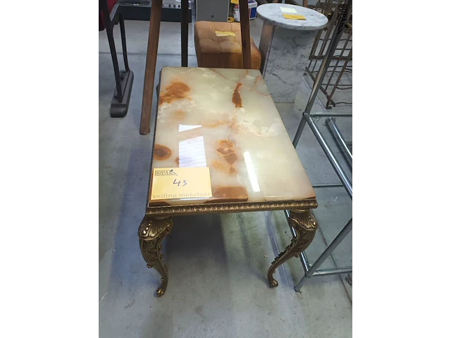 Lot 43 - onyx tafeltje - afbeelding 1 van  5