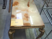 Lot 43 - onyx tafeltje