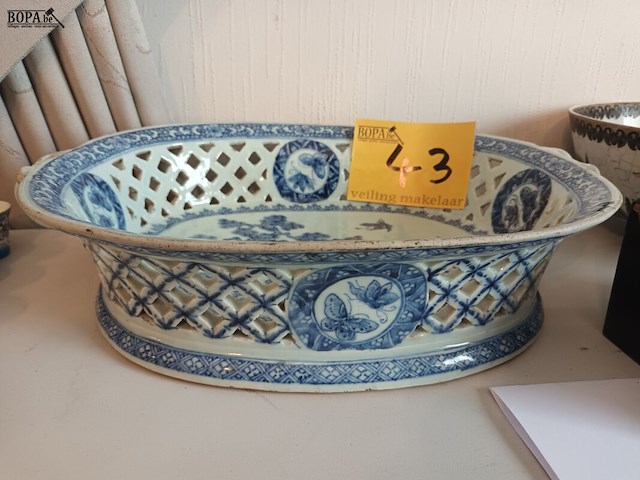 Lot 43 - ovalen chinese sierschaal - afbeelding 2 van  6