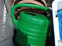 Lot 43 - pvc tuinkist met inhoud - afbeelding 2 van  5