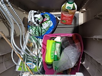 Lot 43 - pvc tuinkist met inhoud - afbeelding 3 van  5