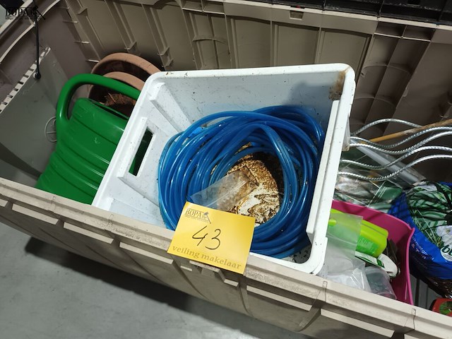 Lot 43 - pvc tuinkist met inhoud - afbeelding 5 van  5