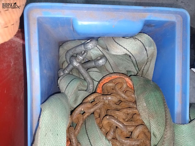 Lot 43 - spanriemen en kettingen - afbeelding 3 van  4