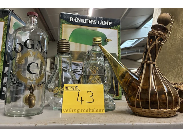Lot 43 - speciale flessen - 4 stuks - afbeelding 1 van  4