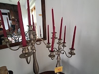 Lot 43 - tinnen kandelaar. 2 stuks - afbeelding 1 van  1
