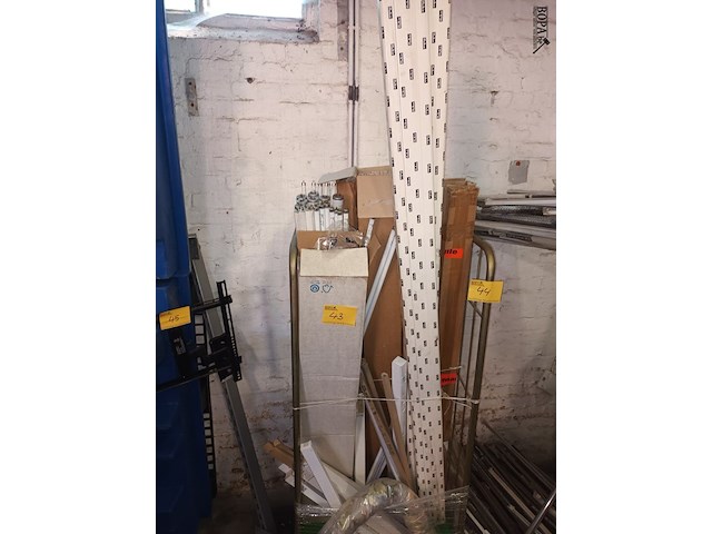 Lot 43 - tl lampen - afbeelding 1 van  3