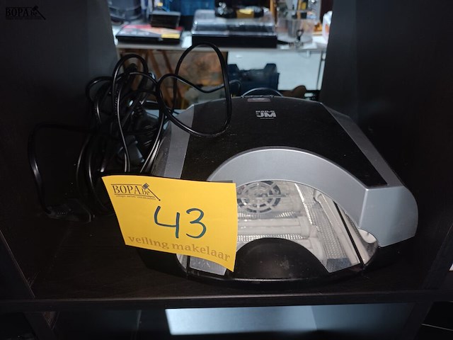 Lot 43 - uv lamp voor nagels - afbeelding 1 van  4