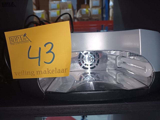 Lot 43 - uv lamp voor nagels - afbeelding 3 van  4
