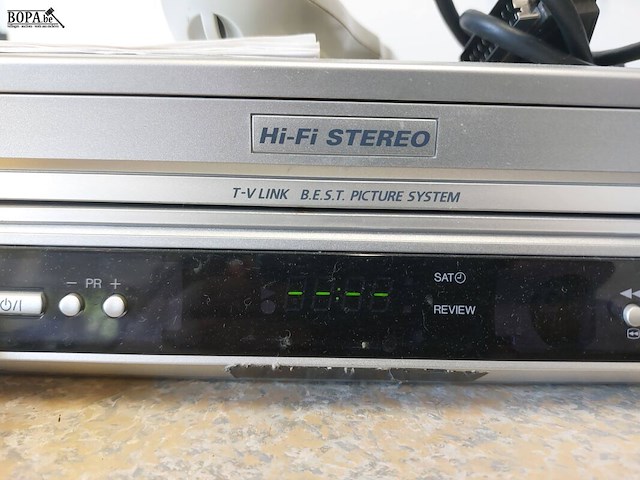 Lot 43 - videorecorder jvc hr-v610 - afbeelding 3 van  4