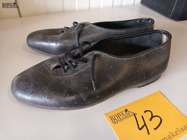 Lot 43 - vintage wielrenner schoenen - afbeelding 2 van  4