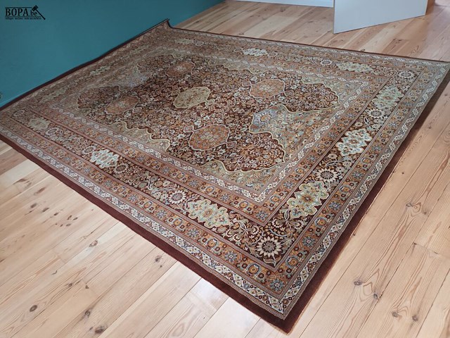 Lot 43 - vloertapijt - afbeelding 1 van  3