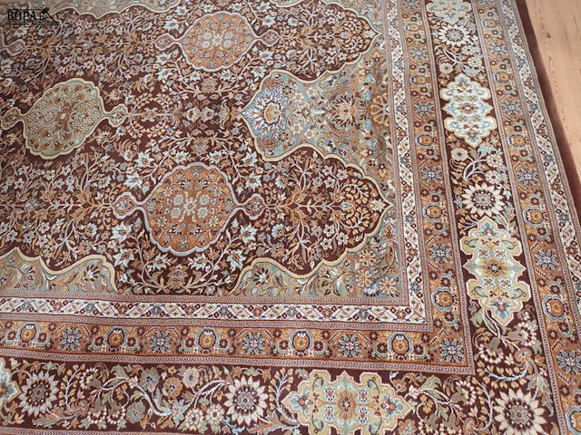 Lot 43 - vloertapijt - afbeelding 2 van  3