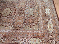 Lot 43 - vloertapijt - afbeelding 2 van  3