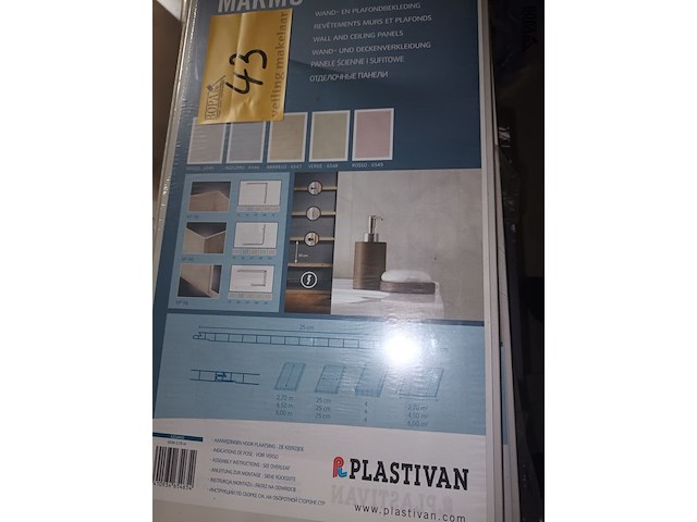 Lot 43 - wand- en plafondbekleding - afbeelding 1 van  4