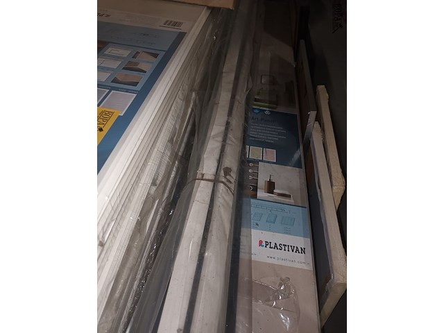 Lot 43 - wand- en plafondbekleding - afbeelding 3 van  4