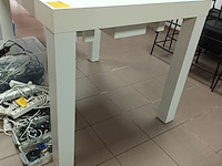 Lot 43 - werktafel met kabeldoorvoer - afbeelding 1 van  3