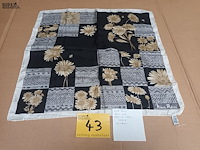 Lot 43 - zijden sjaal nina ricci - afbeelding 1 van  4