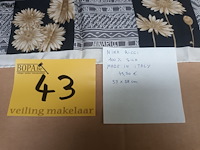 Lot 43 - zijden sjaal nina ricci - afbeelding 2 van  4